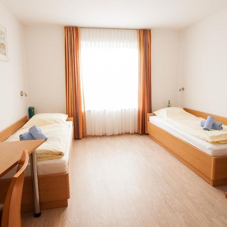 Gastehaus Olympia Reitanlage Munchen-Riem Bed & Breakfast Dış mekan fotoğraf