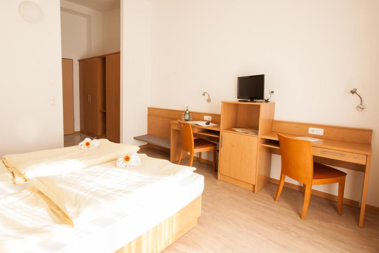 Gastehaus Olympia Reitanlage Munchen-Riem Bed & Breakfast Dış mekan fotoğraf