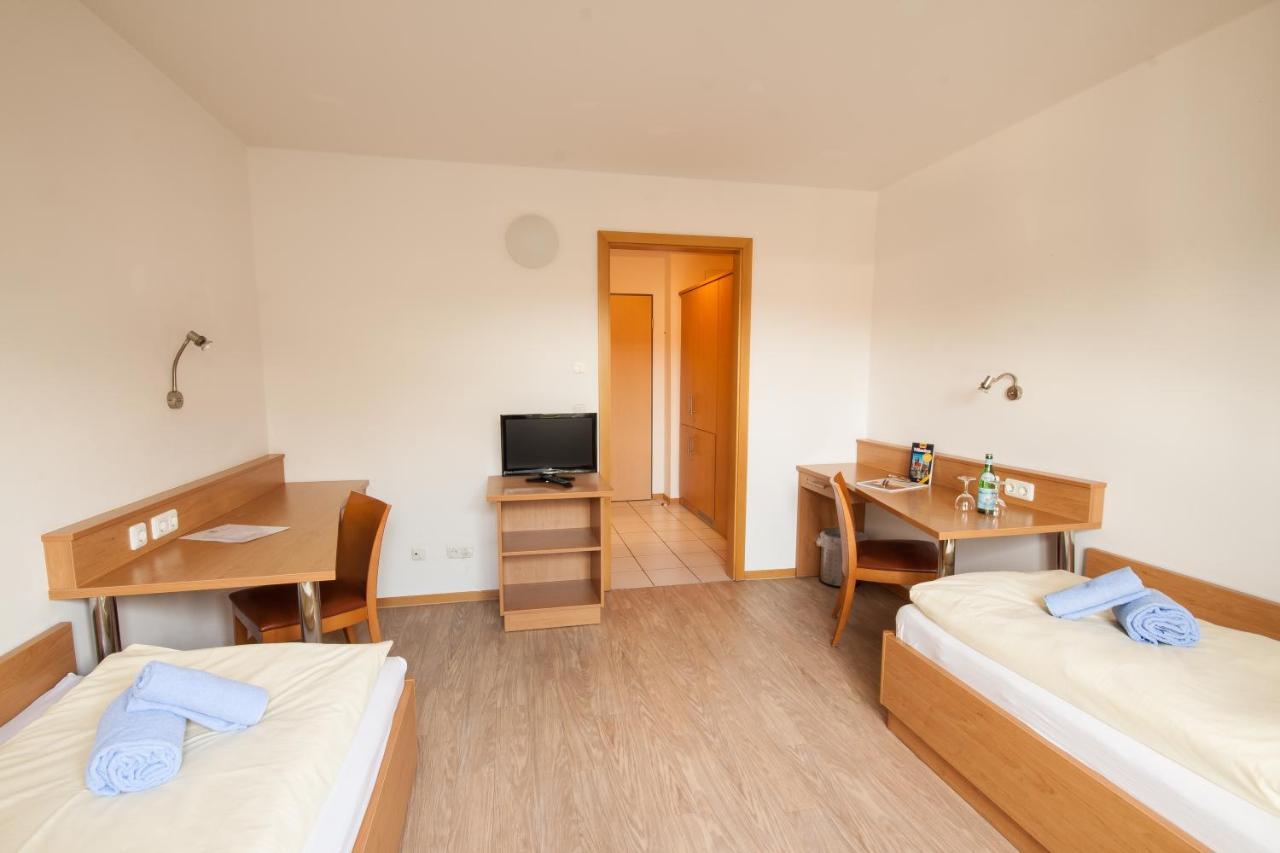 Gastehaus Olympia Reitanlage Munchen-Riem Bed & Breakfast Dış mekan fotoğraf