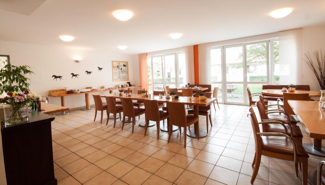 Gastehaus Olympia Reitanlage Munchen-Riem Bed & Breakfast Dış mekan fotoğraf