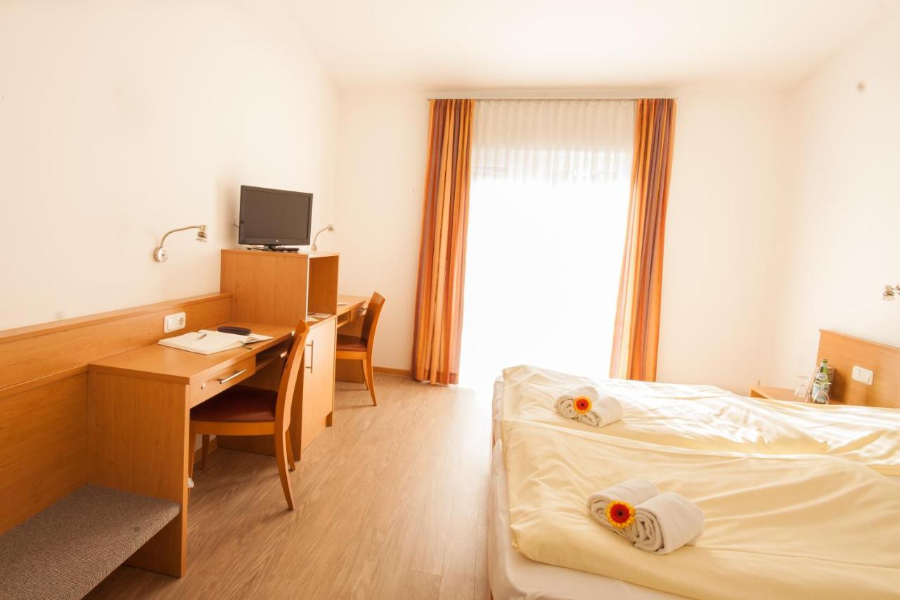 Gastehaus Olympia Reitanlage Munchen-Riem Bed & Breakfast Dış mekan fotoğraf